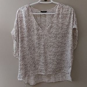 RW & Co short sleeve flowy top L